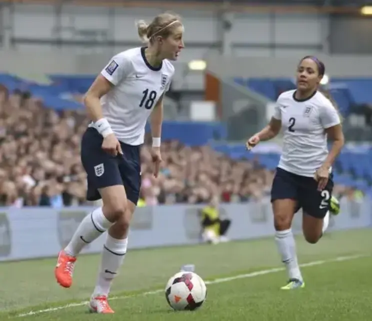 《Footballer moms》《Footballer moms》足球运动员的妈妈们全集 - 无删减版高清在线播放 - 当平凡妈妈变身球场英雄的励志故事《Footballer moms》