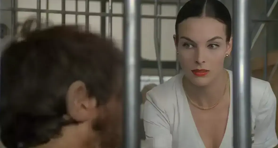 《都市泰山(Bingo Bongo)》《都市泰山》绝了！豆瓣8.7分意大利神作《都市泰山》无删减版，非洲猩猩养大的少年闯都市，笑中带泪！《都市泰山(Bingo Bongo)》