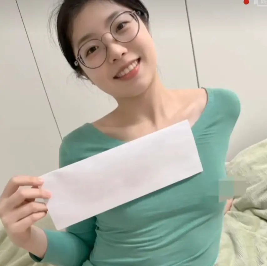《秦嘉妮/秦嘉倪》 / 全系列高清 / 无删减 / 在线观看 / 青筋女王反差素人